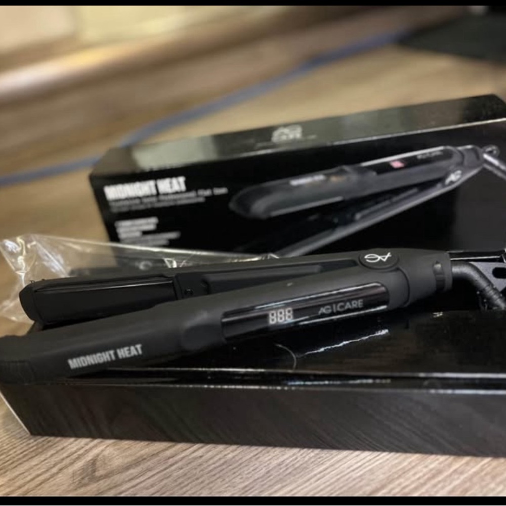 AG midnight heat Flat Iron